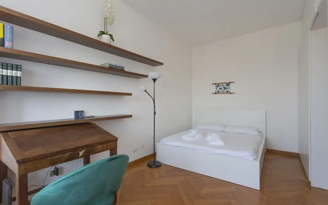 Skyline view Biancamano 1 bdr with balcony by Rentopolis