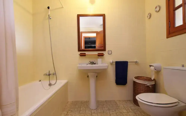Cozy House Surrounded by Forest With Private Pool, 7 km From the sea - Hotel in Alcudia - Photo 5