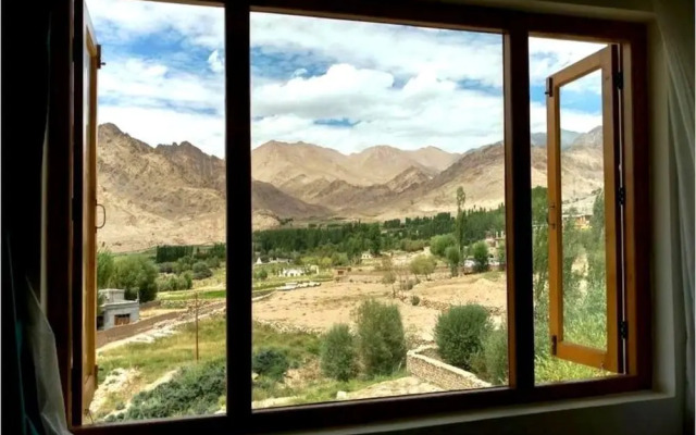 Hotel Khakshal Chubi