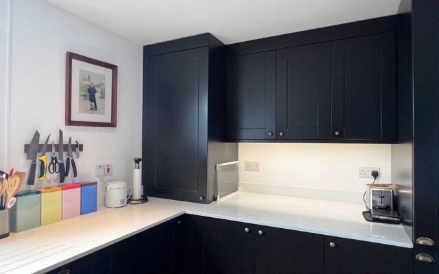 Bright 1 Bedroom Apartment in Hackney Near Colombia Road