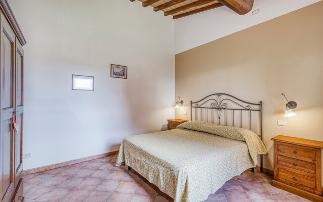 Ribes Family Apt Shared Pool,volterra
