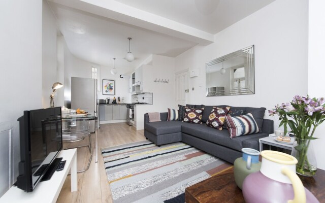 Stunning 1BR Kings Cross Flat!
