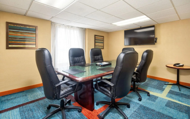 Fairfield Inn and Suites by Marriott Toronto Airport