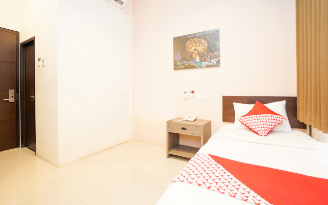 OYO 240 Audah Sevana Syariah Hotel – Guest Rooms – Surabaya