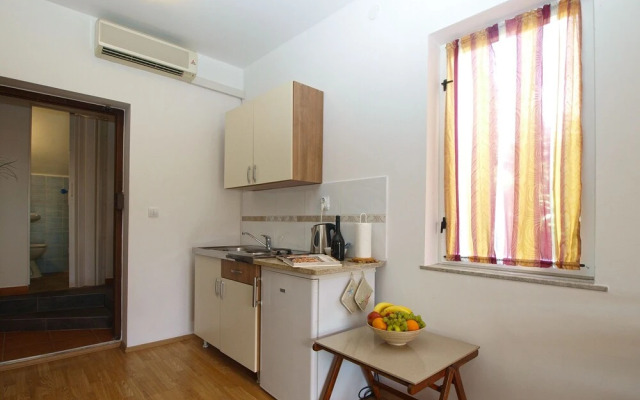 Apartment 785