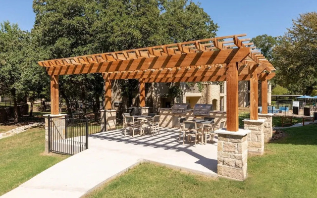 Landing Apartments - Lewisville