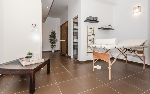 Nice Home in Skradin with Hot Tub, WiFi & 4 Bedrooms