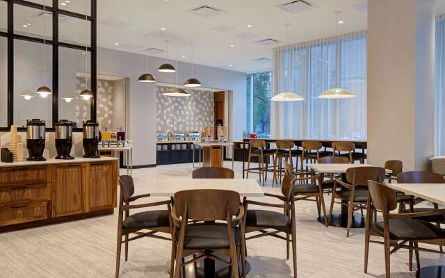 Hampton Inn by Hilton Montreal Downtown