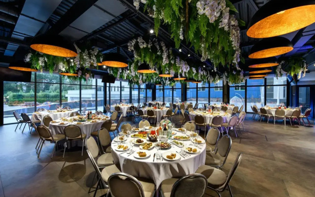 Favor Park Hotel