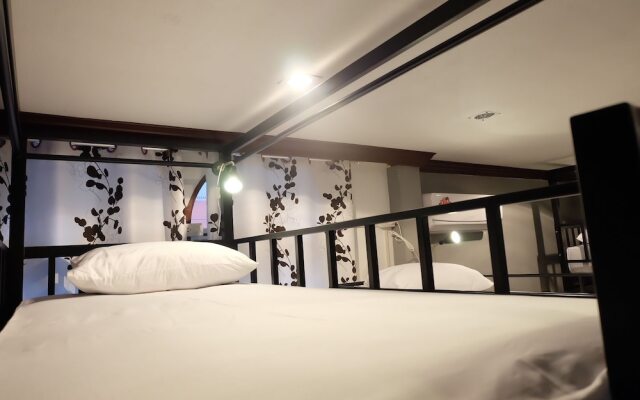 Manii Hostel Asoke