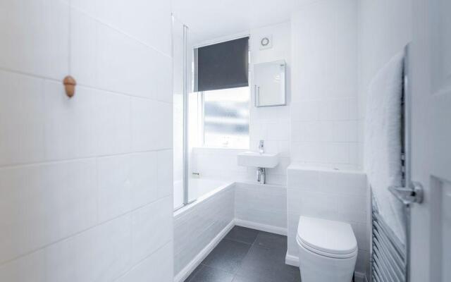 Putney Court - 1 Bed Apartment by BaseToGo