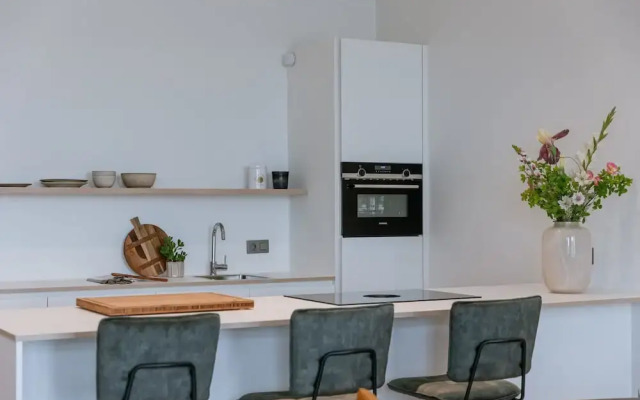 Serene Dikefront Apartment With en Suite Bedrooms and Stunning Views