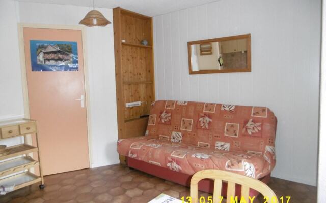 Betelgeuse N°55 : Studio 4 Personnes / Studio 4 People