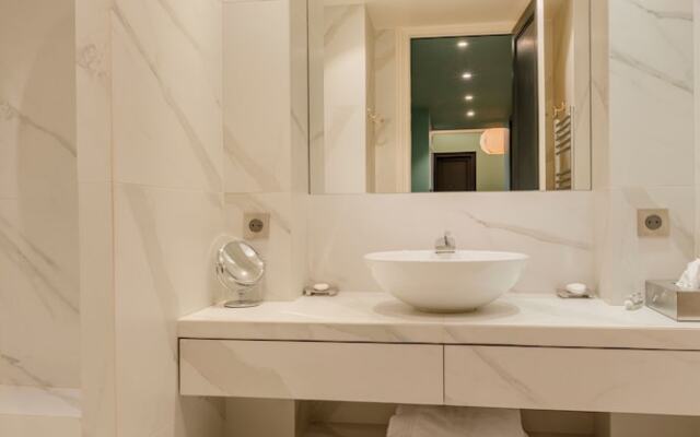 Paris Wagram Design Residence