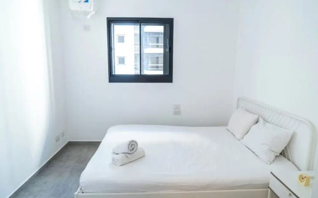 3BR Skyline Retreat on the 24th Floor