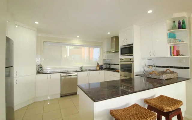 Barefoot, 32 Skyline Crescent, Crescent Head