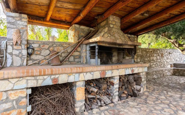 Stone Farmhouse in Groves - Sea Mountain Views