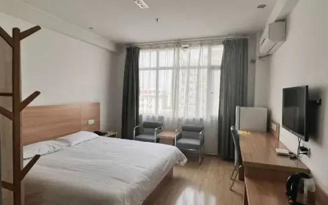Motel 168 (Fuyang Funan Dicheng North Road)