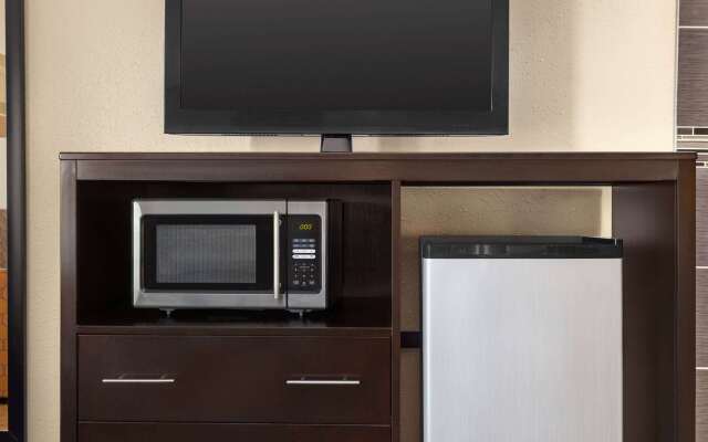 AmericInn by Wyndham La Crosse Riverfront-Conference Center