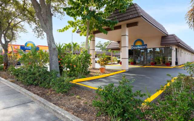 Days Inn by Wyndham St. Petersburg Central