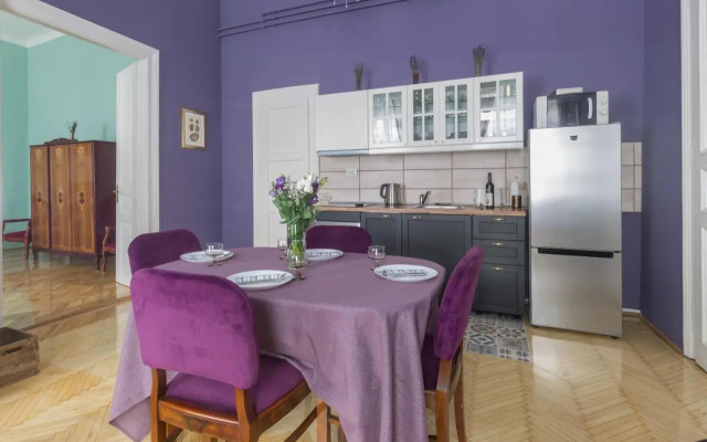 Eclectic Luxury & Spacious 2BR AC Apt in Center