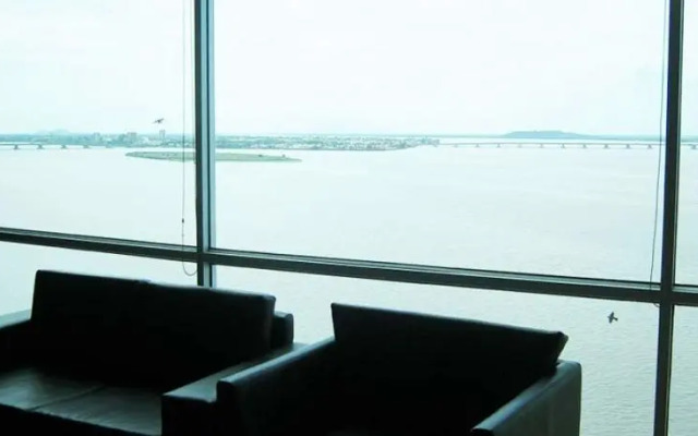 Suite amoblada en Condominio Riverfront II