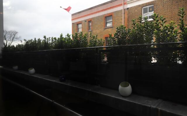 Stylish 1 Bedroom Flat with Balcony in North Kensington