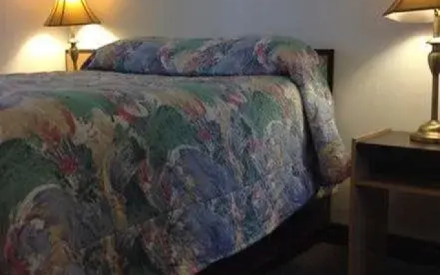 Wanakena Motel
