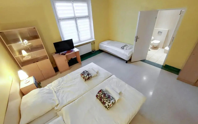 Willa Pod Starymi Lipami