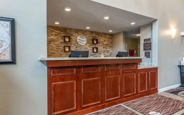 Comfort Inn & Suites