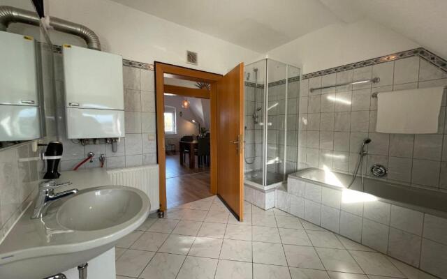 Suite Dilara by NINJA SPACES - 105QM Maisonette, Netflix, Garten, Parkplatz