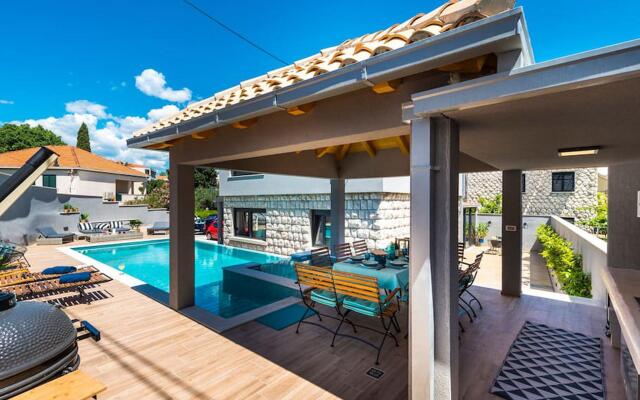 Gorgeous Villa in Dubrovnik with Swimming Pool