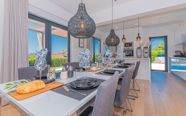 Awesome Home in Tribunj With Wifi and 4 Bedrooms