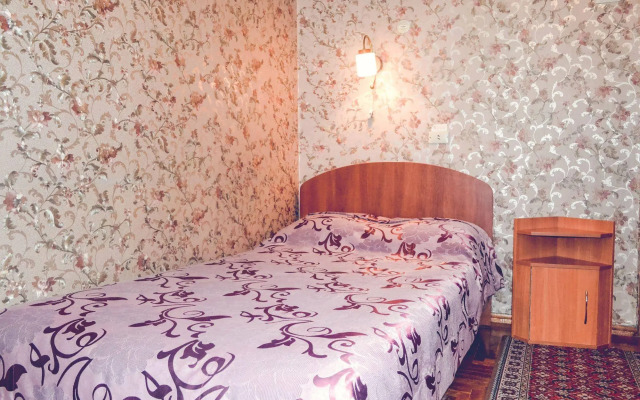 Zhovtneviy Hotel