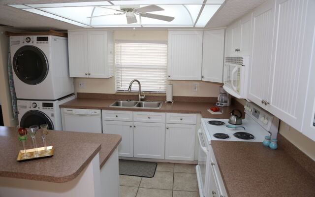 Cocoa Beach Club by Happy Palm Stays