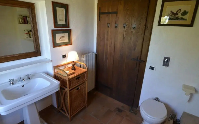 Pleasant Villa In Valiano With Terrace, Garden, Sun-Loungers