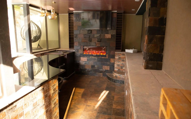 Cheerful and luxurious 4 bedroom villa with a pool.