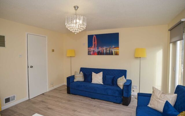 London's Calling U! A Lovely 2 Bedhome Sleeps 1-5!