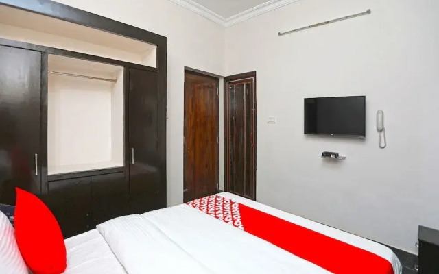 OYO 14988 Regal Stays