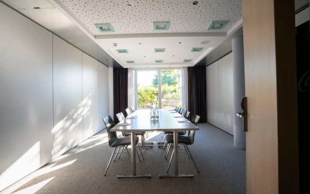 Radisson Hotel Zurich Airport - Image 2