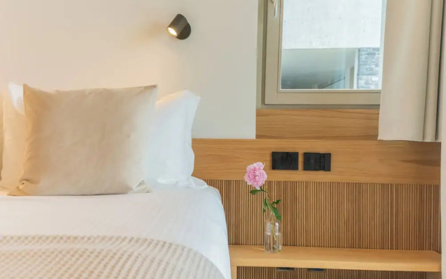 Pureview Luxury Suites, with breakfast & pool
