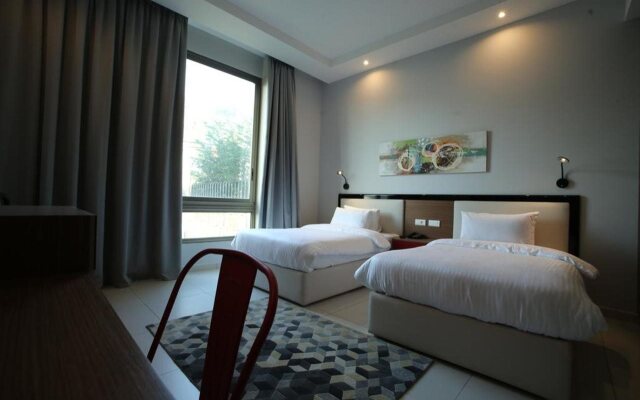The Ray Hotel & Studios
