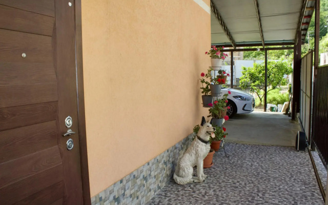Loo Home&Sea on Yeniseiskaya Street 6/33