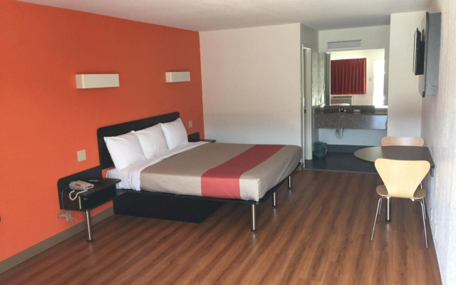 Motel 6 San Antonio, TX - South WW White Rd