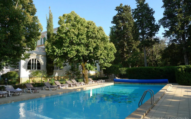 Domaine De Châteauneuf