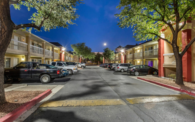 Suburban Studios Albuquerque Midtown - University