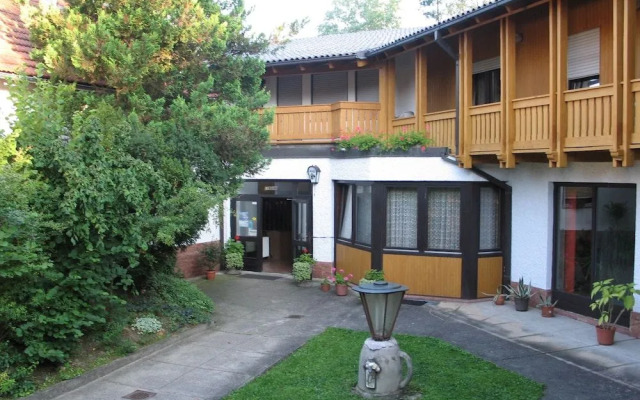 Landgasthof Zur Schwärzenburg - Familie Zwicknagl