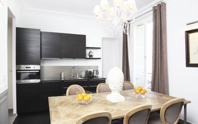 Luxury 3BDR Le Louvre I by Livinparis