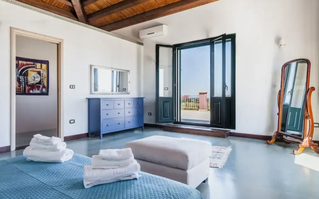 Charming Sea View Villa close to beach