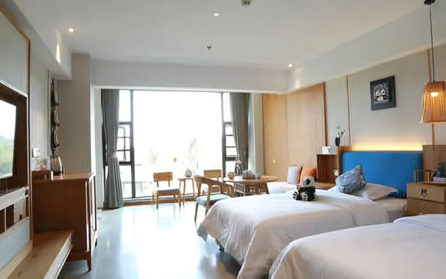 Qiliping Peninsula Hotel